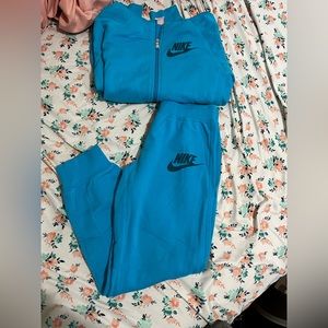 Girls Youth Nike Jogger Set